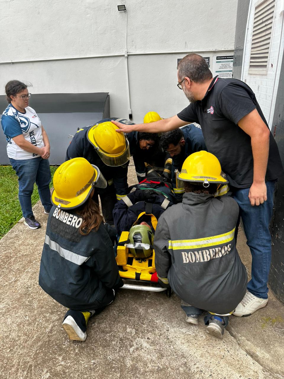 Treinamento de imobilização em prancha rígida