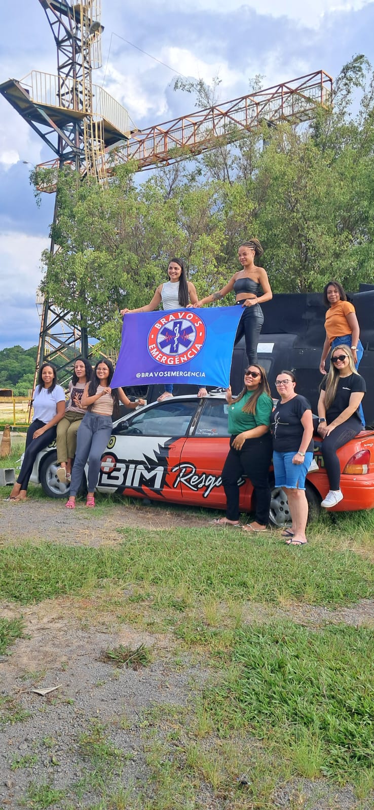 Equipe Bravo's Emergência em ação de campo
