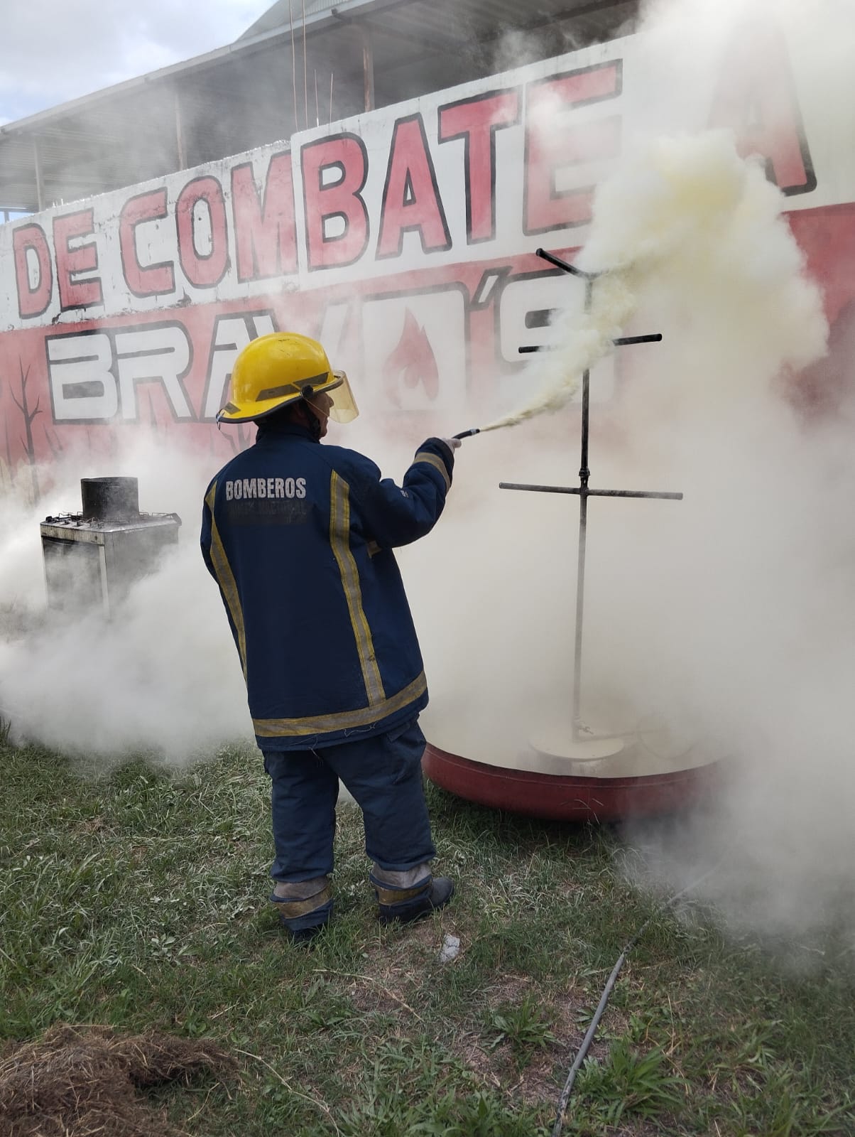 Combate a incêndio em botijão com extintor